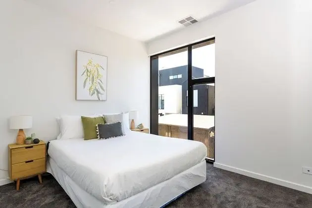Two Bed Two Bath Apartment With Parking