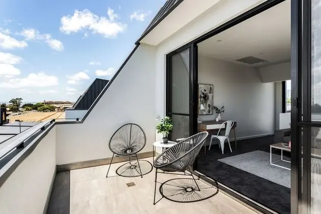 Two Bed Two Bath Apartment With Parking
