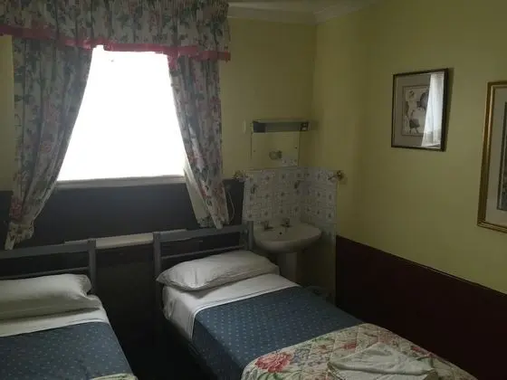 İki Ayrı Yataklı Oda, 2 Tek Kişilik Yatak, Ortak Banyo