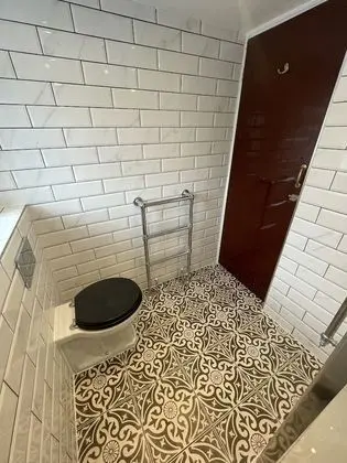 Tek Büyük Yataklı Oda, Ortak Banyo