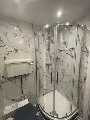 Üç Kişilik Oda, 3 Tek Kişilik Yatak, Ortak Banyo