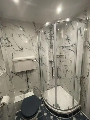 Üç Kişilik Oda, 3 Tek Kişilik Yatak, Ortak Banyo