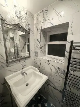 Üç Kişilik Oda, 3 Tek Kişilik Yatak, Ortak Banyo