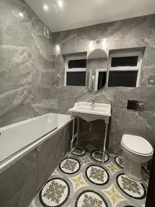 Üç Kişilik Oda, 3 Tek Kişilik Yatak, Ortak Banyo