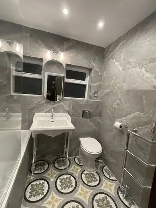 Üç Kişilik Oda, 3 Tek Kişilik Yatak, Ortak Banyo