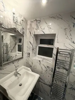 Üç Kişilik Oda, 3 Tek Kişilik Yatak, Ortak Banyo