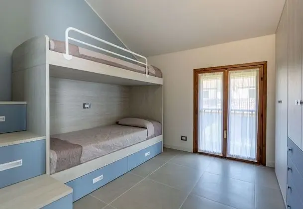 Family Ev, Birden Çok Yatak, 2 Banyolu, Bahçeli (Albarella V4 5)