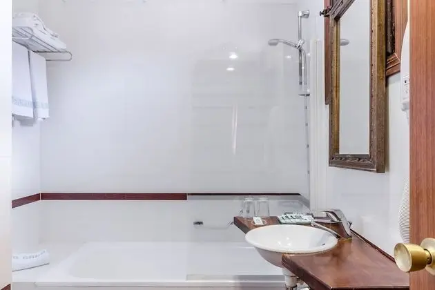 Tek Büyük Yataklı Oda (with views)