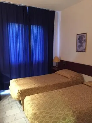 1 Çift Kişilik Veya 2 Tek Kişilik Yatak Standard