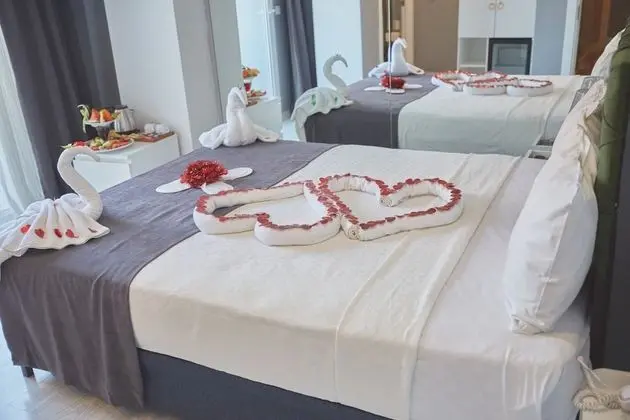 Standard Oda, 1 Yatak Odası, Balkon/Veranda, Kısmi Deniz Manzaralı (with balcony)