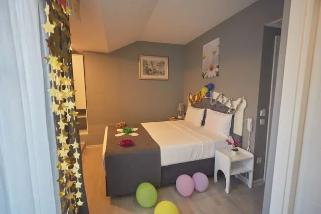 Standard Oda, 1 Yatak Odası, Balkon/Veranda, Kısmi Deniz Manzaralı (with balcony)