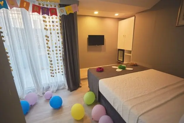 Standard Oda, 1 Yatak Odası, Balkon/Veranda, Kısmi Deniz Manzaralı (with balcony)