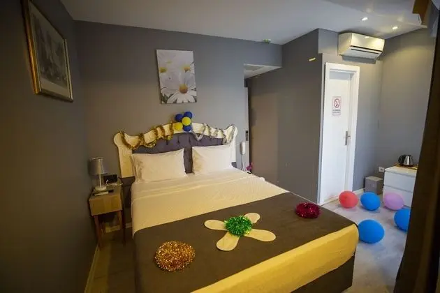 Standard Oda, 1 Yatak Odası, Balkon/Veranda, Kısmi Deniz Manzaralı (with balcony)