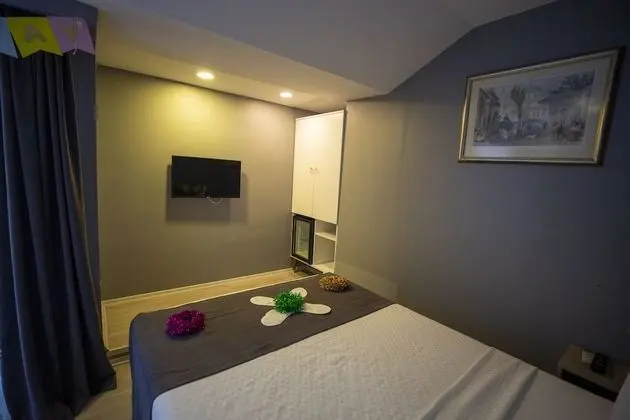 Standard Oda, 1 Yatak Odası, Balkon/Veranda, Kısmi Deniz Manzaralı (with balcony)