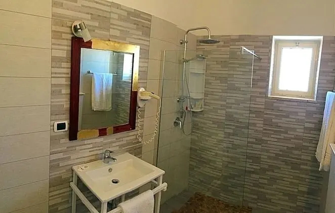 Dört Kişilik Oda, Deniz Manzaralı
