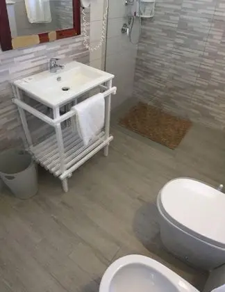 Dört Kişilik Oda, Deniz Manzaralı