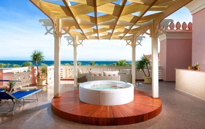 Jacuzzi Suite with Sea & Pool View