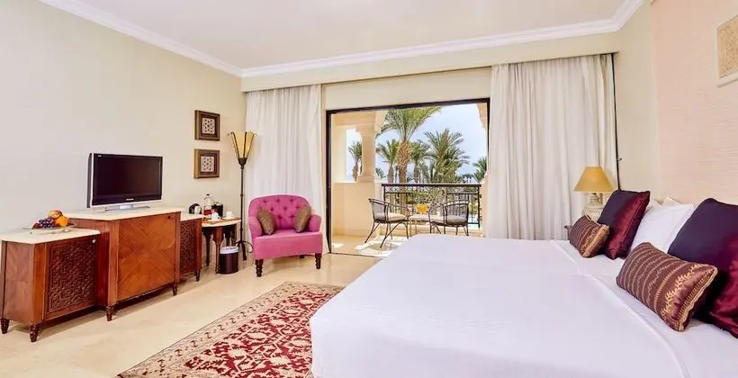 Deluxe Üç Kişilik Oda, Bahçe Manzaralı
