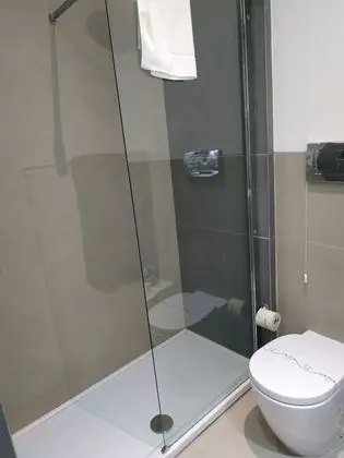 Üç Kişilik Oda