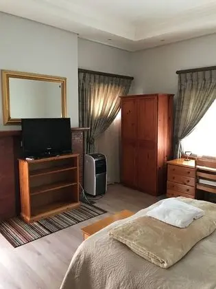 Luxury Tek Büyük Yataklı Oda