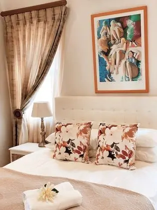 Luxury Tek Büyük Yataklı Oda