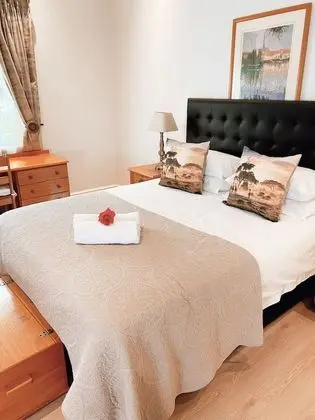 Luxury Tek Büyük Yataklı Oda
