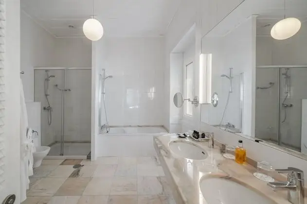 Tek Büyük Yataklı Oda, Deniz Manzaralı (in Manor House)