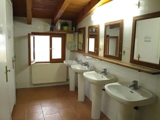 Dört Kişilik Oda, Ortak Banyo