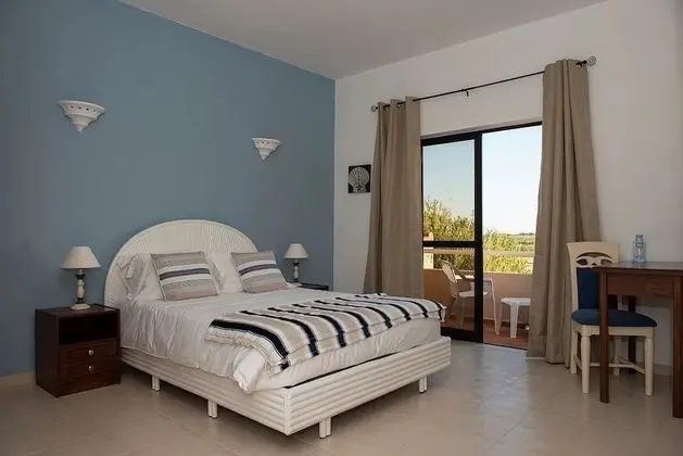 Tek Büyük Yataklı Oda, Havuz Manzaralı (205)