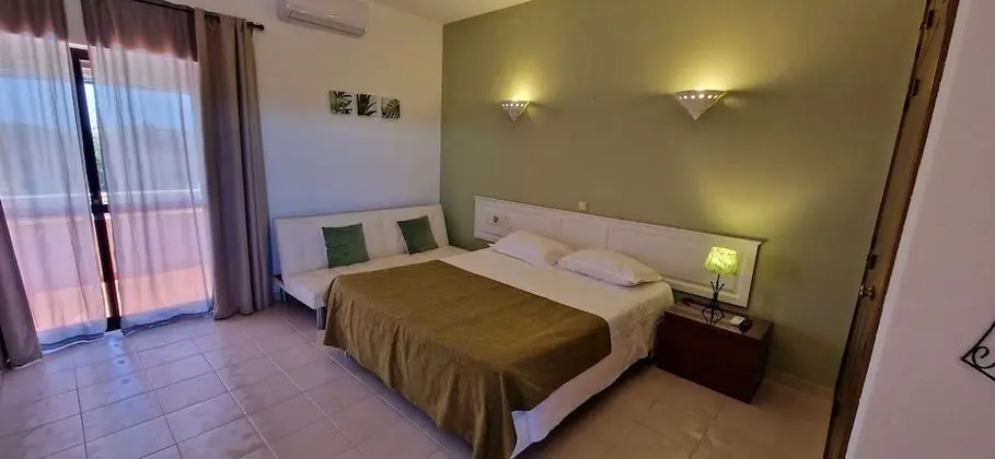 Traditional Tek Büyük Yataklı Oda, Havuz Manzaralı