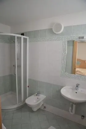 Dört Kişilik Oda, Birden Çok Yatak, Sigara İçilmez