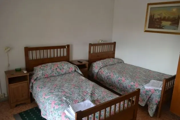 Basic Tek Büyük veya İki Ayrı Yataklı Oda