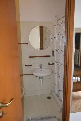 Basic Tek Büyük veya İki Ayrı Yataklı Oda