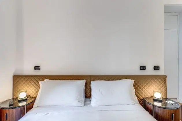 Tek Büyük Yataklı Oda, Ek Bina