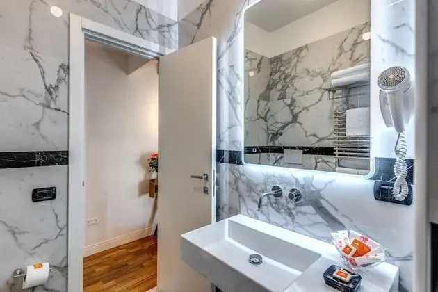 Tek Büyük Yataklı Oda, Ek Bina