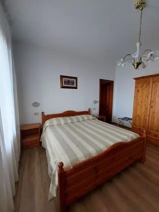 Büyük Yataklı Tek Kişilik Oda