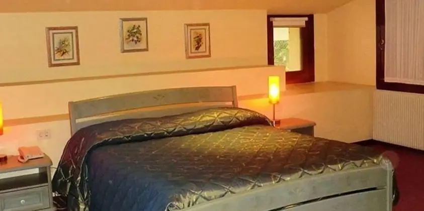 Büyük Yataklı Tek Kişilik Oda