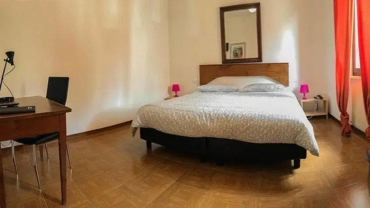 Tek Büyük veya İki Ayrı Yataklı Oda, Tepe Manzaralı