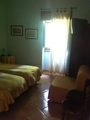 Üç Kişilik Oda