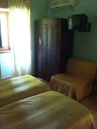 Üç Kişilik Oda