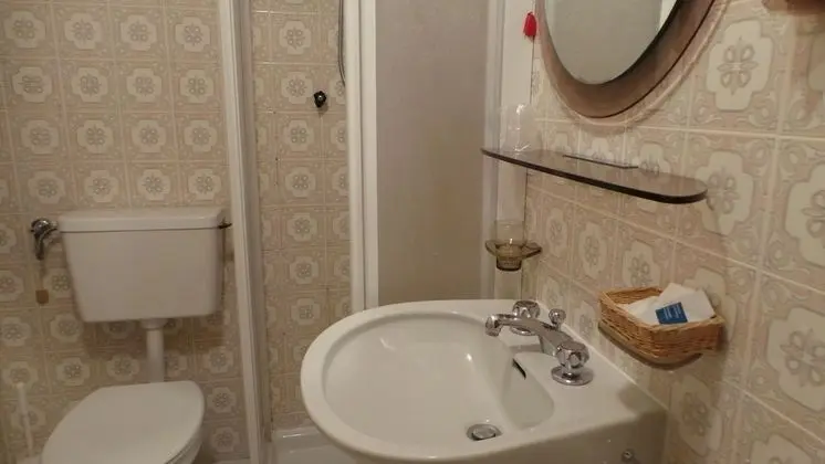 Economy Tek Büyük Yataklı Oda