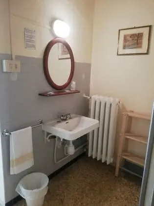 Tek Büyük veya İki Ayrı Yataklı Oda, Ortak Banyo