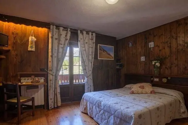 Tek Büyük veya İki Ayrı Yataklı Oda, Balkon, Vadi Manzaralı