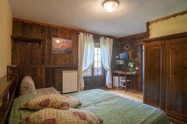 Tek Büyük veya İki Ayrı Yataklı Oda, Balkon, Vadi Manzaralı