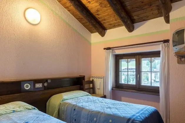 Tek Büyük veya İki Ayrı Yataklı Oda, Balkon, Vadi Manzaralı