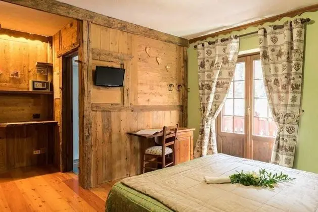 Tek Büyük veya İki Ayrı Yataklı Oda, Balkon, Vadi Manzaralı