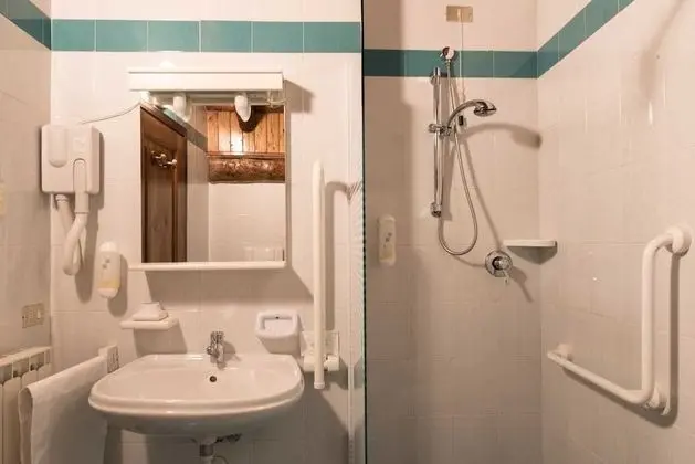 Tek Büyük veya İki Ayrı Yataklı Oda, Balkon, Vadi Manzaralı