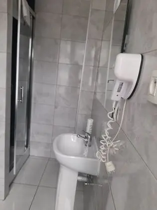 Üç Kişilik Oda