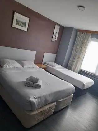 Üç Kişilik Oda