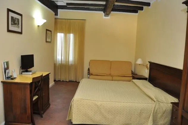 Traditional Tek Büyük veya İki Ayrı Yataklı Oda